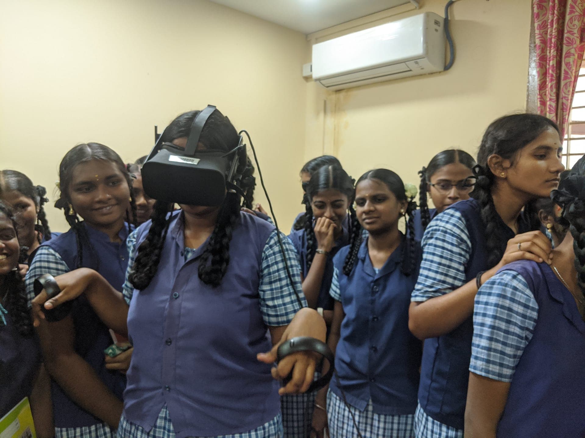 Government school girls experiencing VR